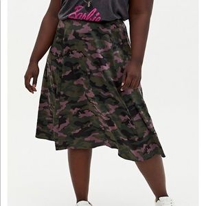 Torrid camo silk skirt size 2